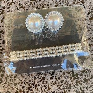 Pearl inspired bracelet and earrings.